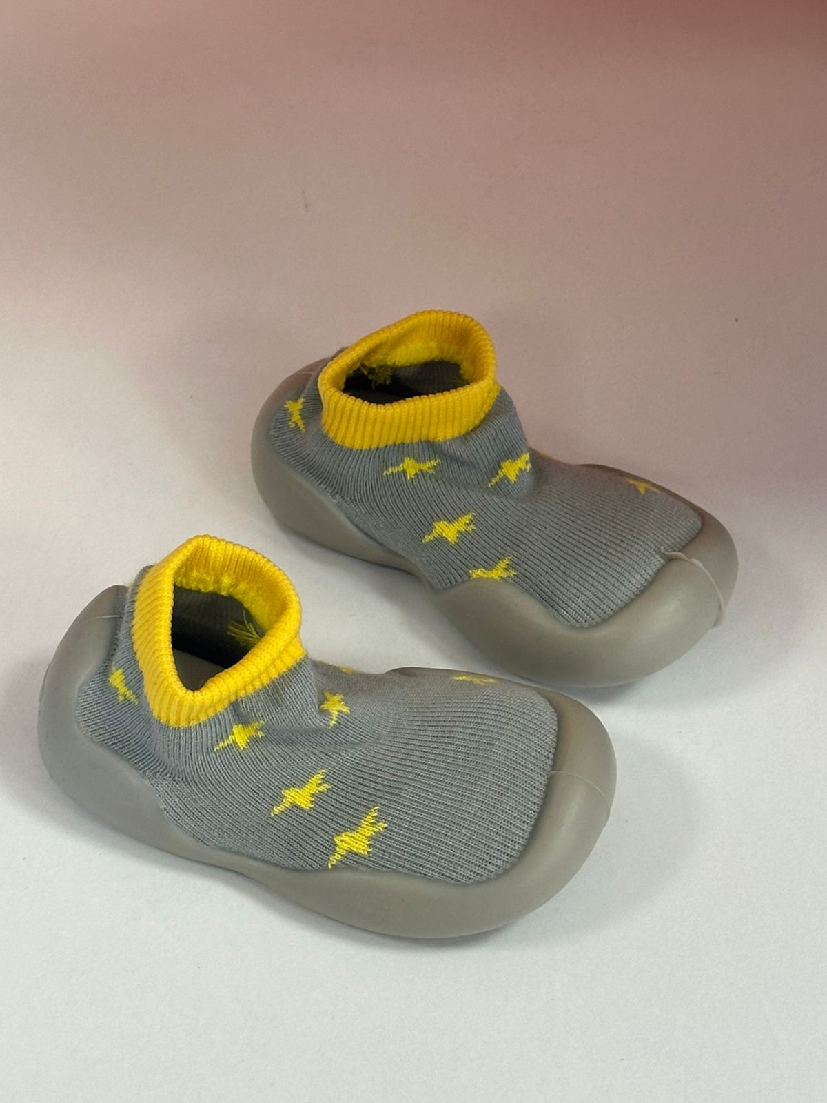 7edf10b3-63f0-4a2b-a62d-6fd7011c850a_88un-4s.jpg Papuçe për Bebe - Image 1