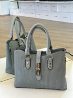 Çantë klasike – e bollshme, praktike dhe elegante